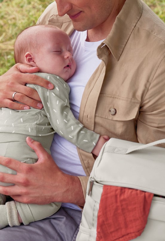 Baby mit Shirt Sprenkels Olive + Babyhose Olive