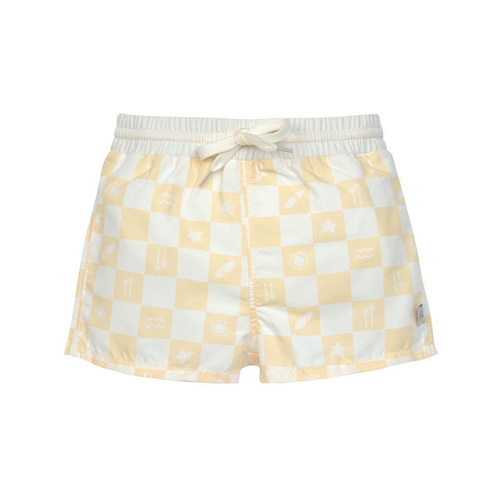 Kurze Badehose für Mädchen mit Schachbrettmuster in vanillegelb und weiss und kleinen Sommermotiven darauf