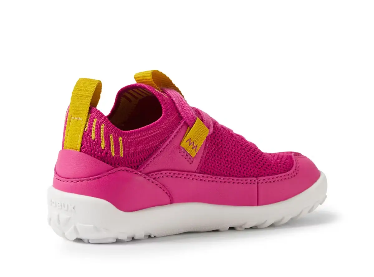 Fersenbereich der pinkfarbenen Barfuss-Sneakers Meta Rose Violet von Bobux. Mit Lasche zum einfachen Anziehen.