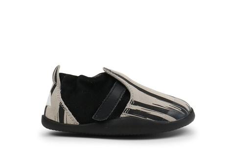 Paint_Black18_seitlich bobux Lauflernschuhe schwarz + natur mit Pinselstrich