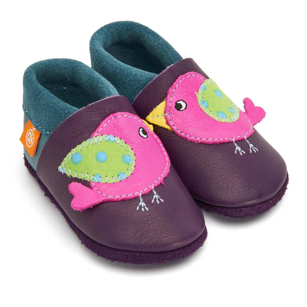 Birdie_frontal Orangenkinder/Pololo Lederfinkli Birdie in aubergine, blau und pink.