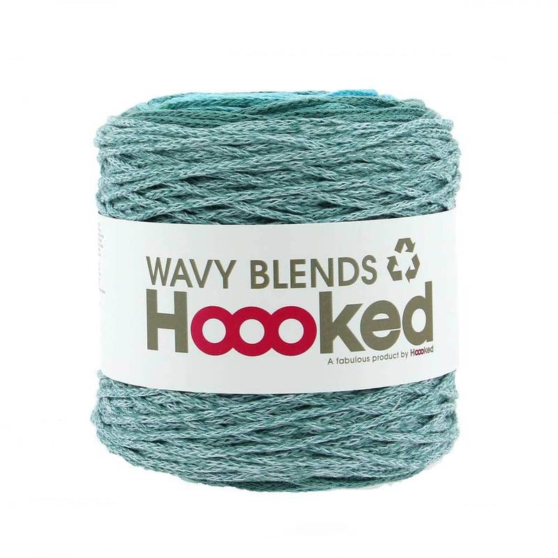 Hoooked Wavy Blends Bobbel in Powder Blue, Sea Blue und Emerald