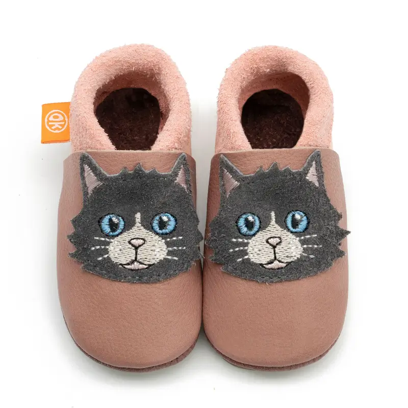 Von oben: Barfusshausschuhe Amigo Mia die Katze von Orangenkinder