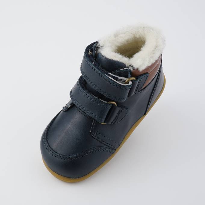 Bobux Step up Timber Arctic Lauflernschuh in marineblau mit breitem Einstieg