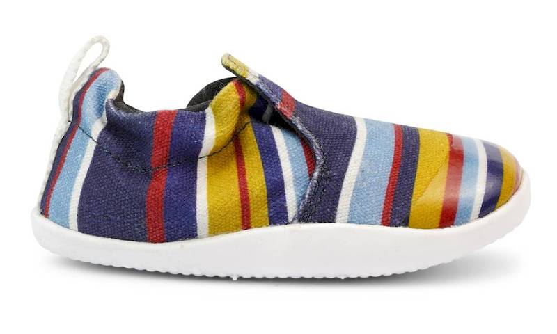 Bobux-Scamp-NavyStripe-Seite Bobux Scamp blau gestreifte Lauflernschuhe mit verstärkter Zehenkappe