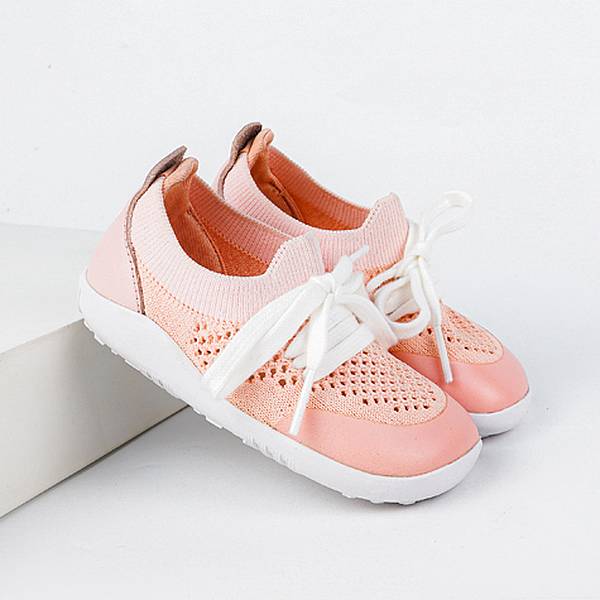 Bobux-PlayKnit-DuskVanilla-stehend Bobux Step up Play Knit Dusk Vanille federleichte Lauflernschuhe