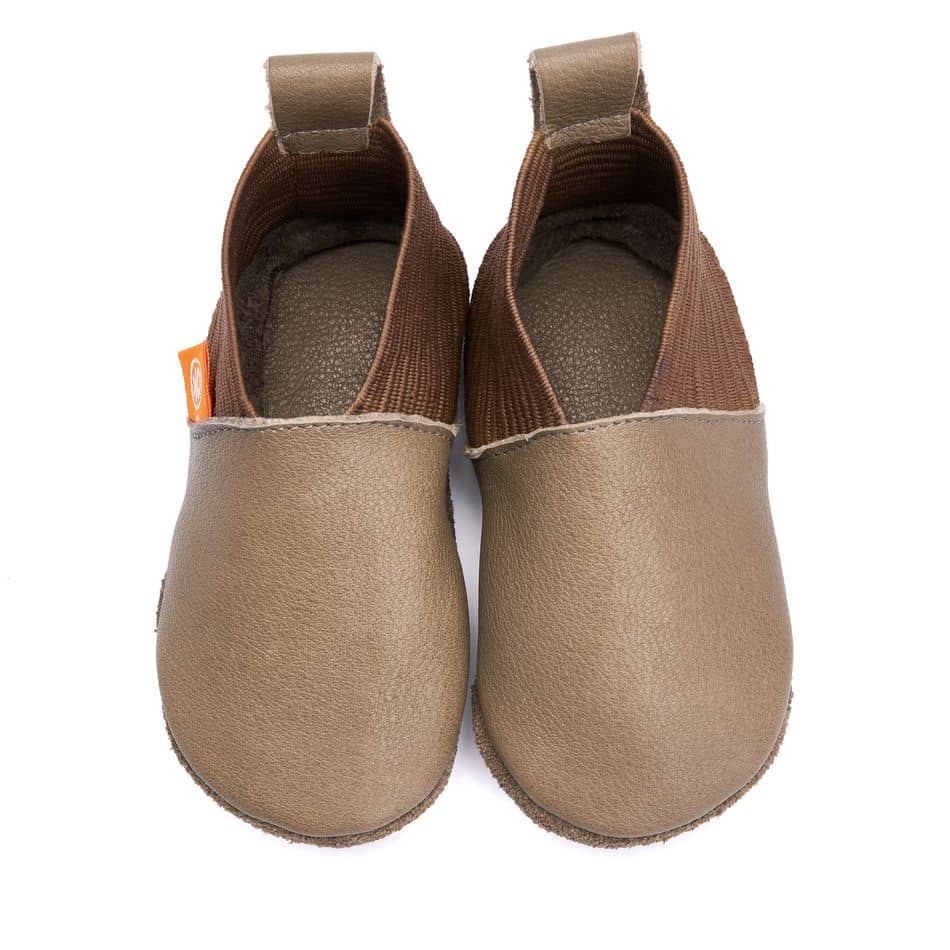 Krabbelschuhe "Elastie" in Beige von Orangenkinder