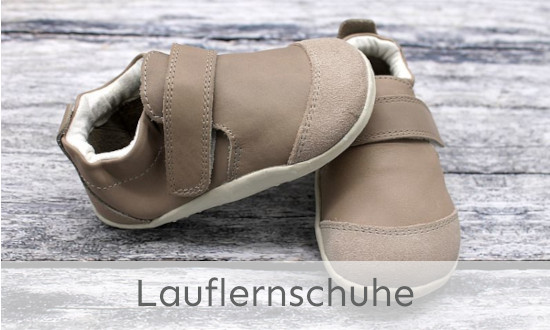 Kategoriebild Lauflernschuhe mit Taupefarbenen Bobux Xplorer auf Holztisch