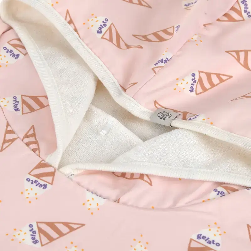 Kapuze des Beach Poncho Ice Cream Pale Pink von Lässig mit UV-Schutz 80