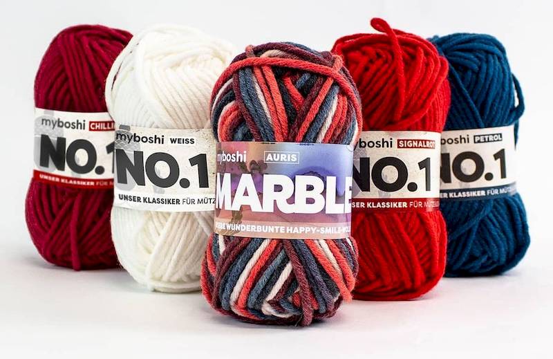 myboshi Marble "Auris" kombiniert mit Weiss, Signalrot, Chilirot und Petrol