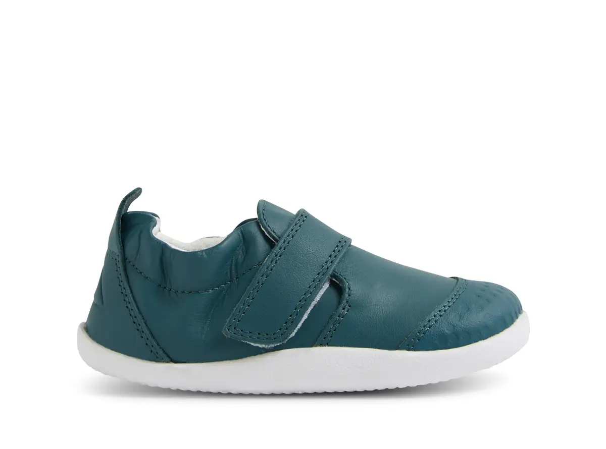 Bobux Lauflernschuhe in blaugrün mit Klettverschluss, Knöchelgummi und weisser, flexibler Eva-Sohle