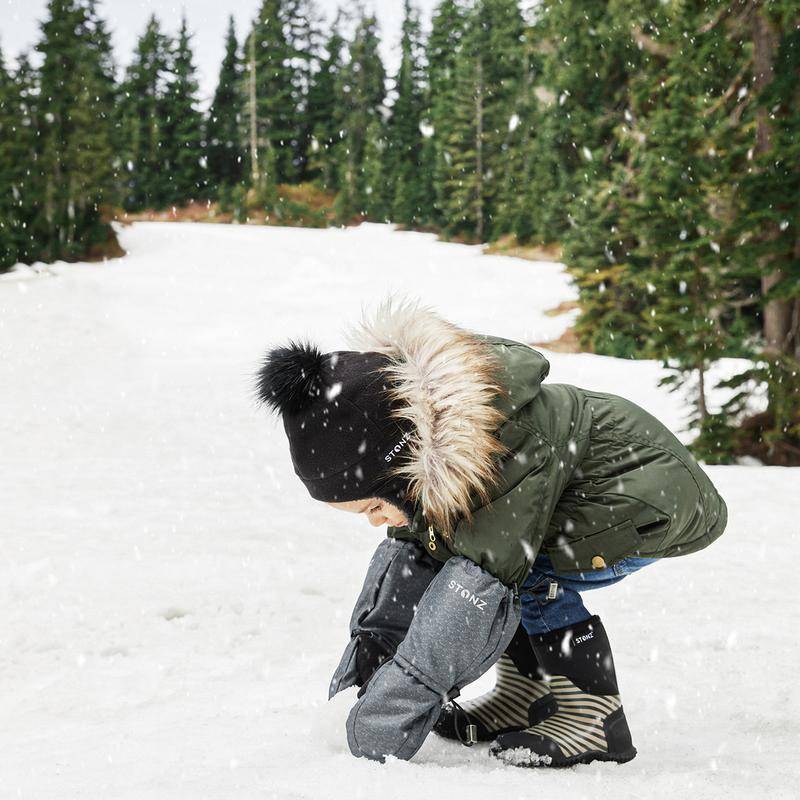 Spielen im Schnee mit Stonz Fausthandschuhe Heather Grey