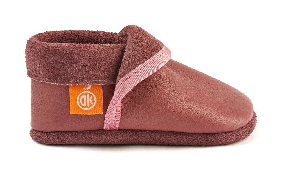 Da stimmt jedes Detail: Krabbelschuhe Klassik Lila von Orangenkinder