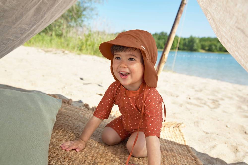 Mädchen mit Flap Hat Rust von LÄSSIG