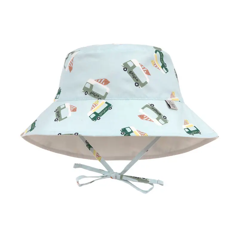 Bucket Hat von Lässig in hellblau mit bunten Glacéwagen. Mit breiter Krempe und Halteband