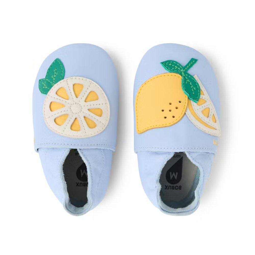 BOBUX Limon Skyway Lederfinkli in hellblau mit Zitronenmotiv in gelb, weiss und grünen Zitronenblättern