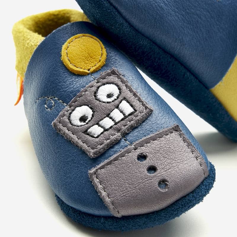 Orangenkinder-Bobby-Roboter-Details Da stimmt jedes Detail: Krabbelschuhe Roboter Bobby von Orangenkinder