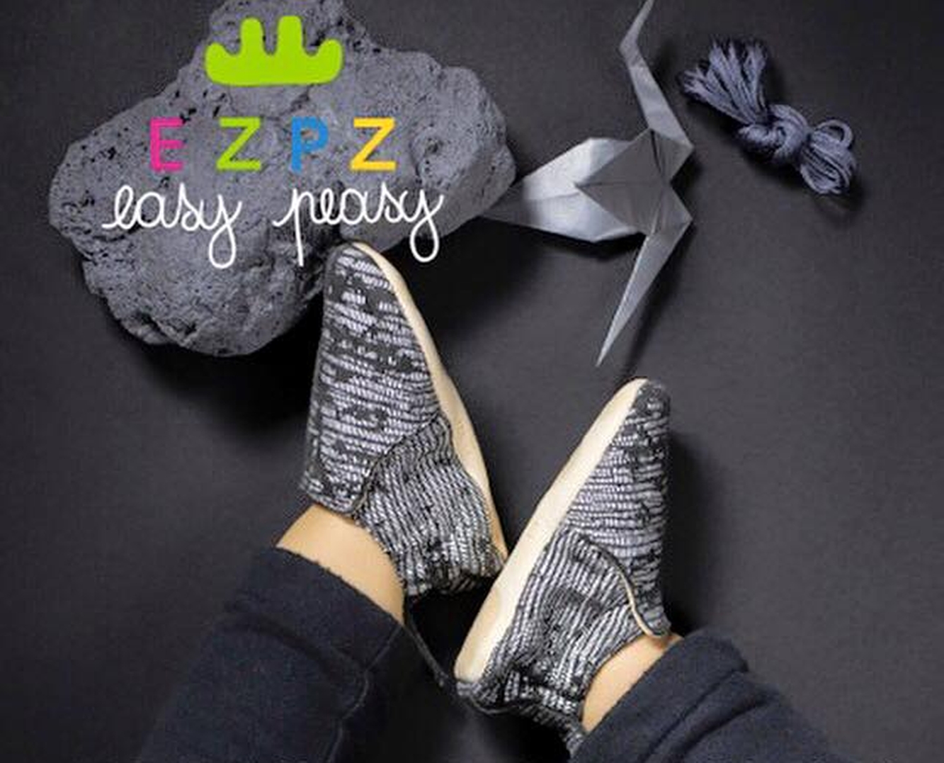 BLUMOO-PRINT-DRAGON-NOIR_2 Lederfinkli von EasyPeasy in schwarz mit Wildledersohle