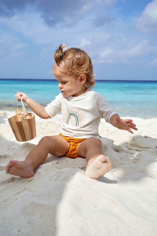 Toll zum kombinieren: LÄSSIG UV-Shirt "Rainbow Nature" zur LÄSSIG Schwimmwindel