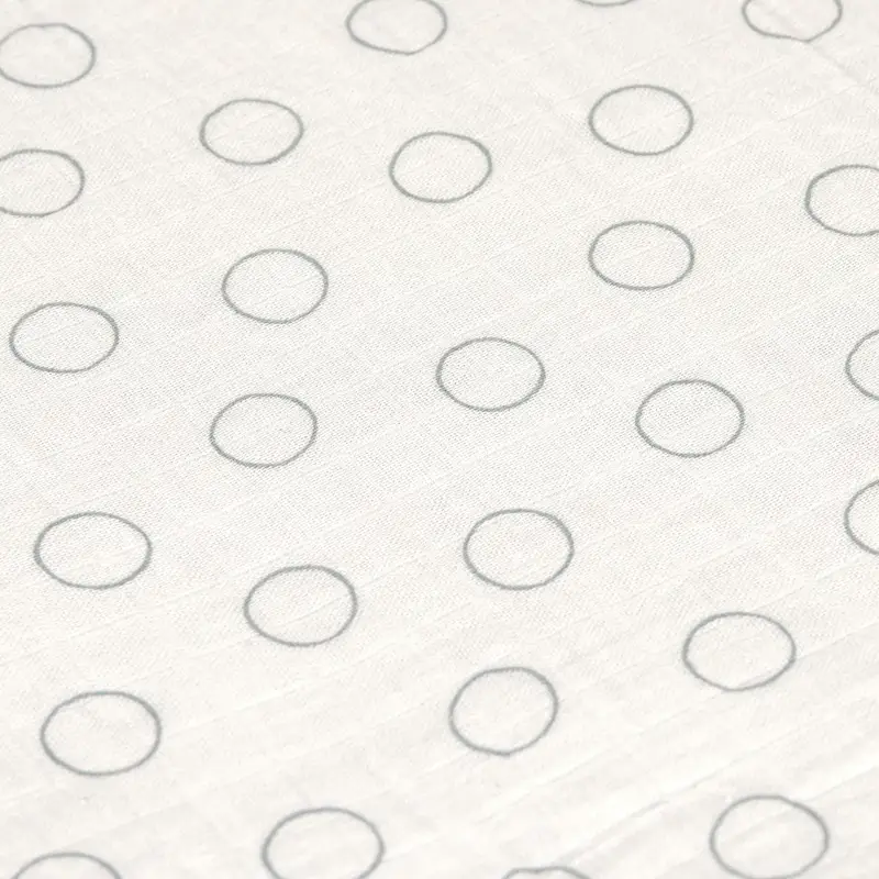 Lässig Mulltuch in weiss mit hellgrünen Kringeln