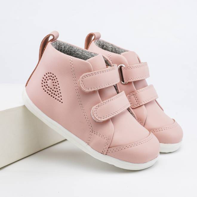 Bobux-Hi-Court-Seashell-1Paar Bobux Step up Hi Court Seashell Kinderschuhe