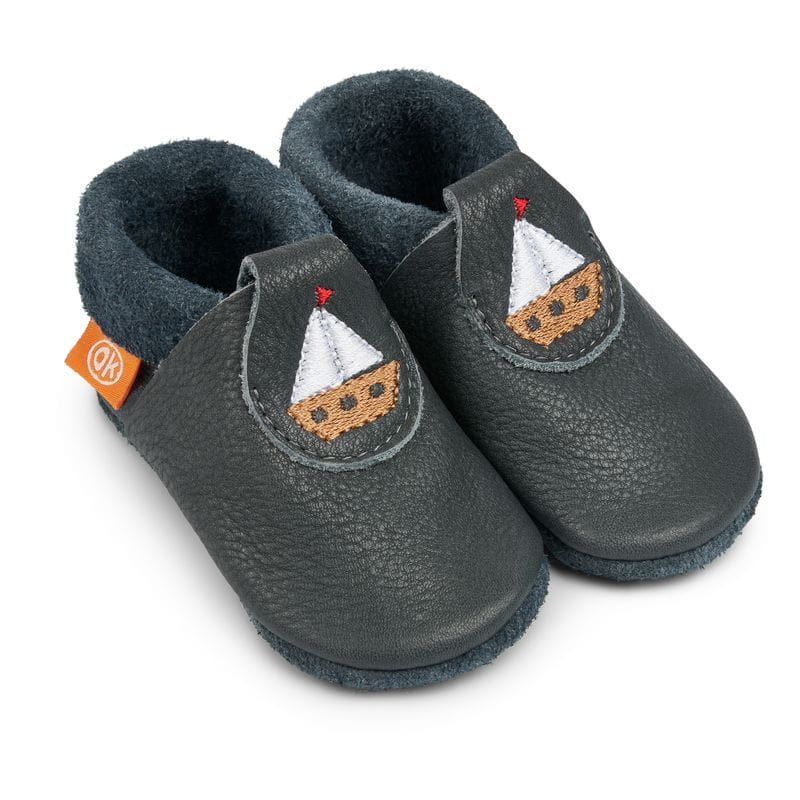 Orangenkinder-Poppies-Schiffchen-Haupt Orangenkinder Lederfinkli "Skippy das Schiffchen" in Graublau