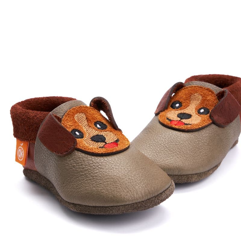 Orangenkinder-Hund-Waldi-Detail Für Laufen wie Barfuss: "Waldi der Hund" Hausschuhe mit Wildledersohle