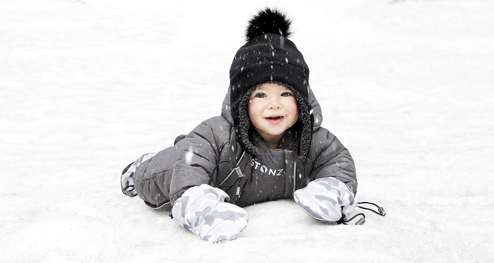 Hält warm und gemütlich: Stonz Bommelmütze / Fleece Hat mit breiten Ohrenklappen